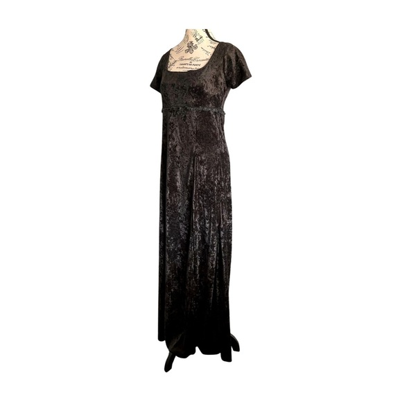 🕯 Black Crushed Velvet Maxi Dress – Size US 6 (Mortingus) - Picture 3 of 7